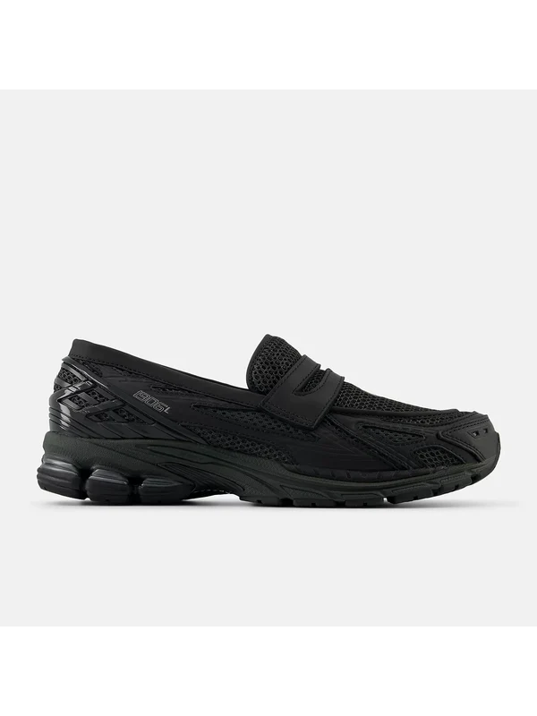 New Balance Black Low Top Sneakers